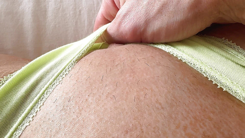 Quinn Pie: 왜 그녀의 팬티가 그런 모습인가요?! 오르가즘까지 클리토리스를 문지르는 섹시녀