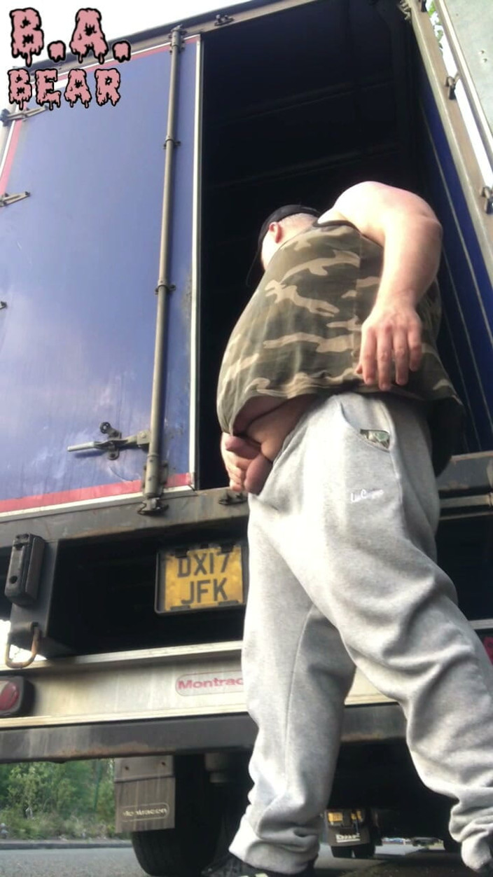 B A Bear: Fat Truck Driver Outdoor Wank