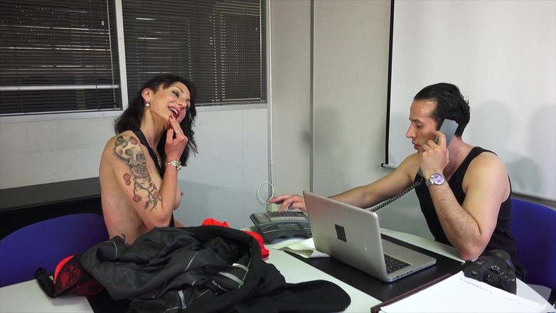 Matureandco: Volwassen wordt anaal in het kantoor van de baas