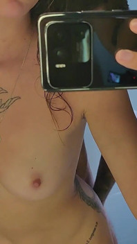 Ma belle-mère m’a laissé la baiser après la douche !