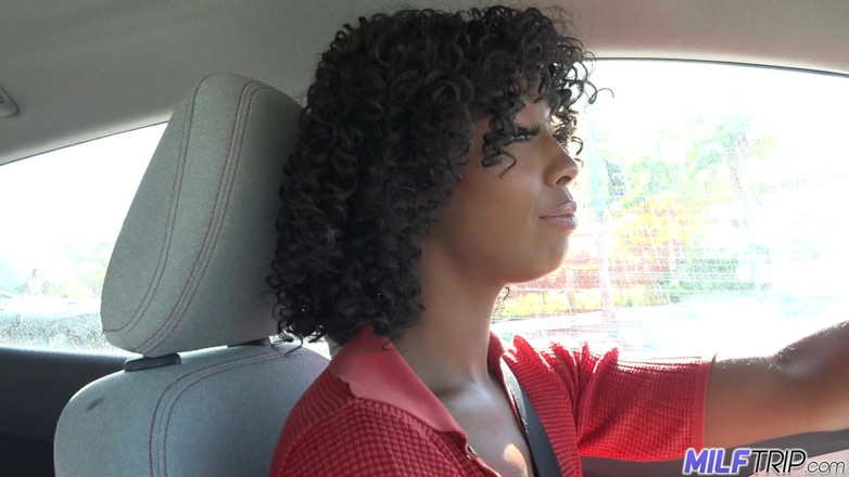 MILF Trip: Snella bellezza ebano Misty stone ha preso il corpo