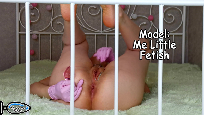 Me_little_fetish: 猫は使用しない、小さなジューシーなお尻は大きなコックと夜の肛門性交の前にトレーニングが必要です