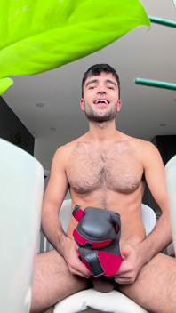 Le mie dita non riuscivano a fermarsi... Sui miei, sui miei testicoli, sul mio sedere...