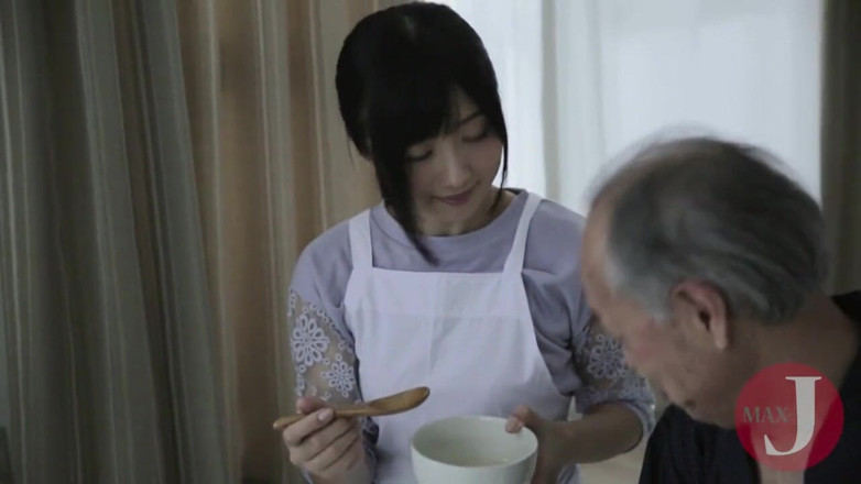 Asian happy ending: Sweet japanese house maid sucking old man's dick