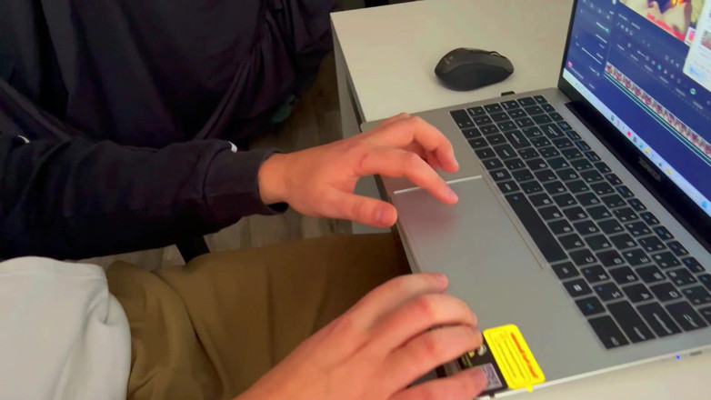 LaraRussian Doll: Prsatá, nevlastní sestra mě překvapila nejlepším orálním sexem