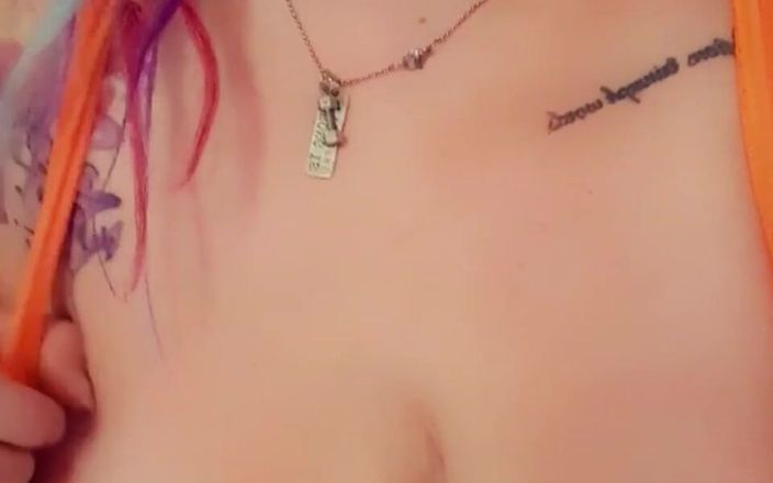Livie Blainn: Yeni Kıyafetler.. Onları deneyebilir