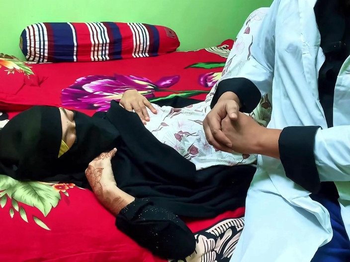 Riya Chowdhury: Лікар жорстко трахався зі своєю сексуальною пацієнткою і почувався щасливим