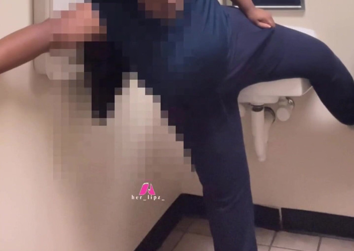 Anye Meshell: Ahhh... ghostface staat aan de deur!