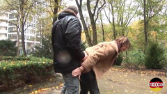 123XXX - Fucked Amateurs in Germany!: 微笑的黑发在公园里性交