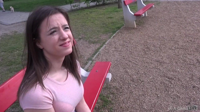 Immoral Live: La teen lo prende nel profondo del culo