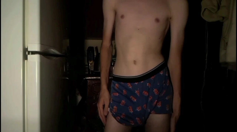 Fish Cam: Facet rozbiera się do kamery i szarpie się, aż spuści