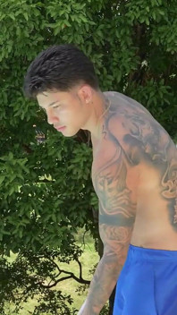 Donna colombiana convince il suo maggiordomo a scoparla in piscina - Luna Vitaler & Danner Mendez