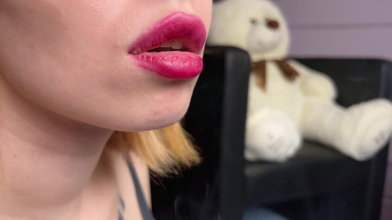 Eva Deva: Sigara içme fetişi.i sigara içiyorum, beğendin mi