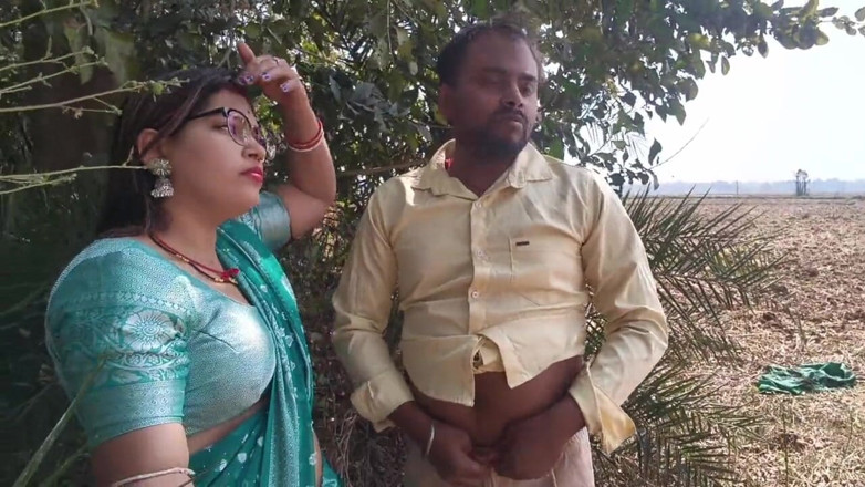 Sona bhabhi: Bengali Sexy Village Wife Chitting Her Husband and Meet Her...