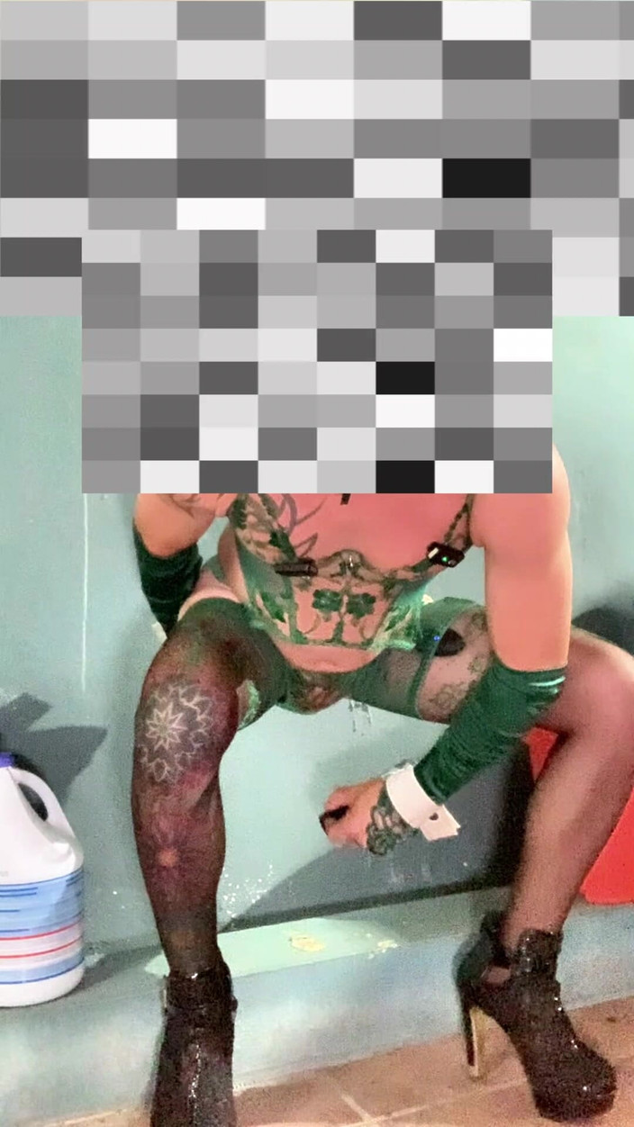 Benito414: TS Shemale krásné zelené spodní prádlo punčochy a dildo anál