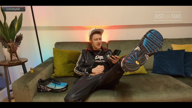 Roman Heart: น้ําแตกบน Adidas