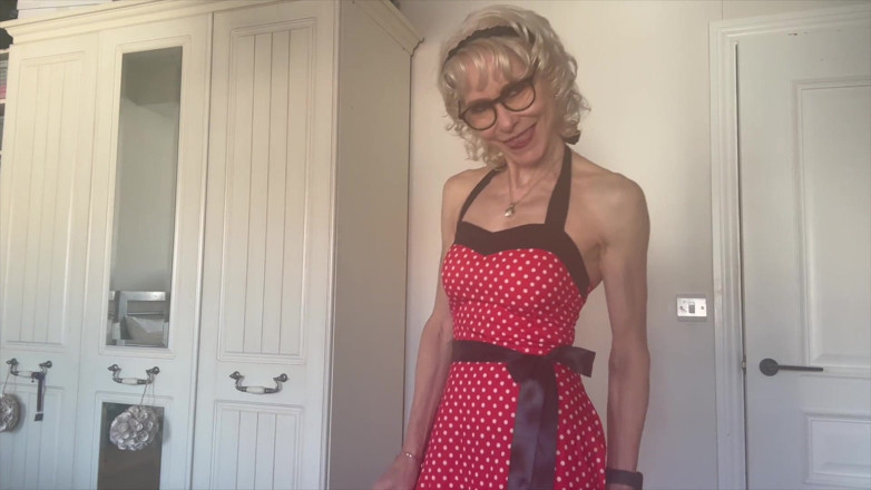 Deeliteful Jacy: 优雅的 Lady in Red