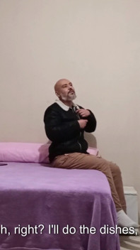 Mi madrastra hizo un viaje, y mi padrastro me puso en su lugar