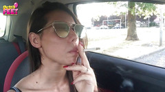 Smokin Fetish: Roztomilá teenagerka Petra kouří v autě