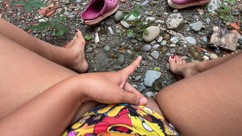 EMY_AND_JONH: Chestia asta cu masturbarea în public mă face să mă simt