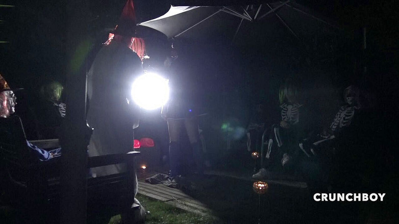 BAREBACK PORN SPY CAM: Amatérská kamera šuká v noci bez sedla na Halloween