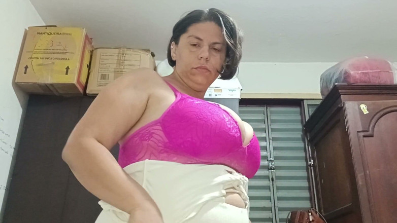 Sharinga: Picking up Her Boyfriend at Home