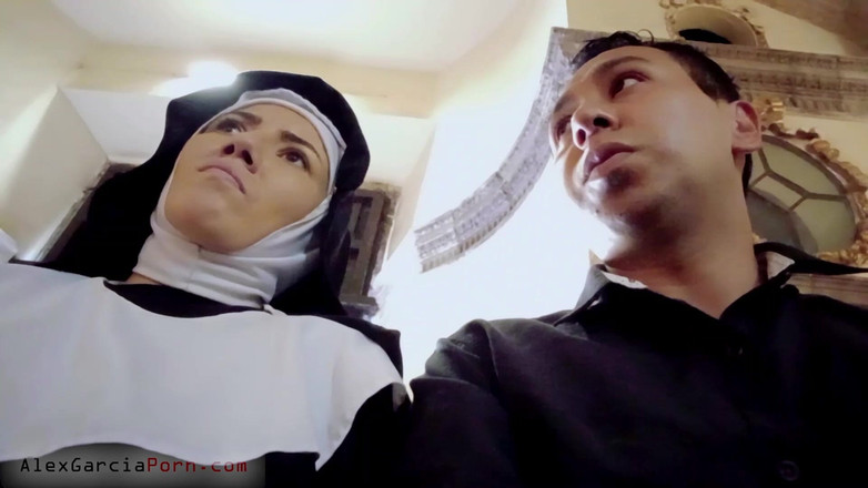 Alex Garcia Porn: Ccbh Nun Raymunda memuaskan dirinya di biliknya dengan lobak merah
