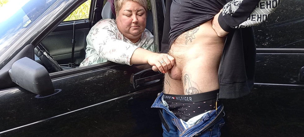 Zona901: Madura milf sentada no carro masturba publicamente meu pau para...