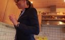 Lovekino: Bystiga Dacada knullar stor kuk i köket