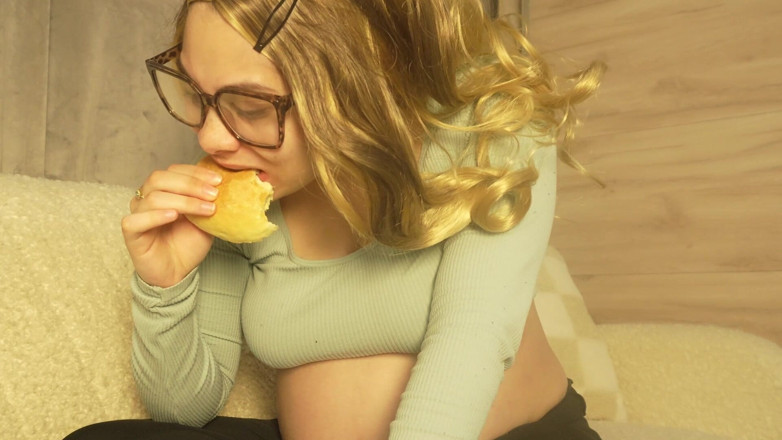 AmayaMori: My Pregnant Stepsister Eats a Lot, Eats a Lot of...