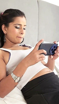 Napalona indyjska Bhabhi zerżnięta przez Padosi Full Night