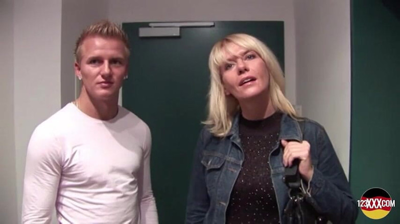 123XXX - 100% Amateurs: Wilde blonde MILf aus deutschland zeigt, wie es geht