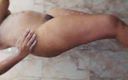 Riya Thakur: Cô gái châu Á ngực to khoe cơ thể để xuất tinh