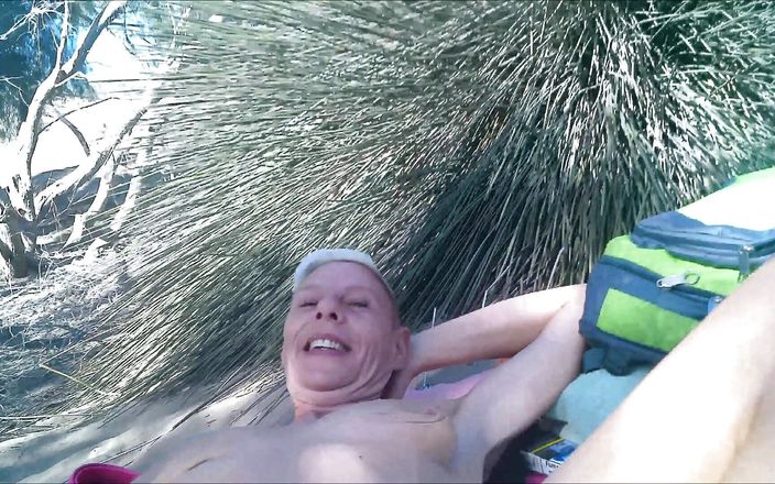 CoraBitch: Corabitch se joacă în dune