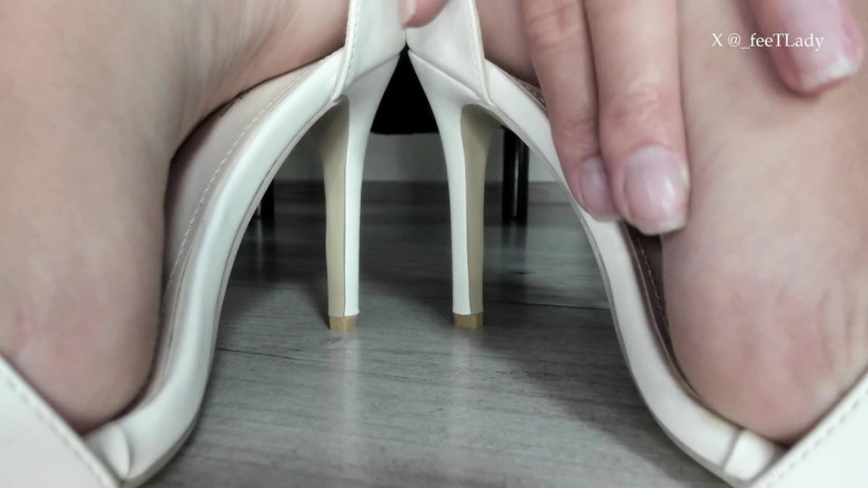 Feet lady: Toucher des arcs en talons