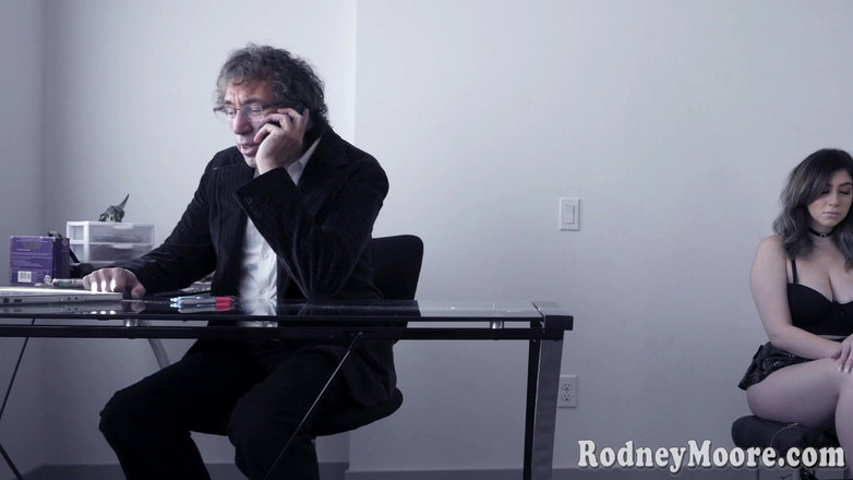 Rodney Moore: Big boobed Amilia Onyx daje footjob i zostaje zerżnięta