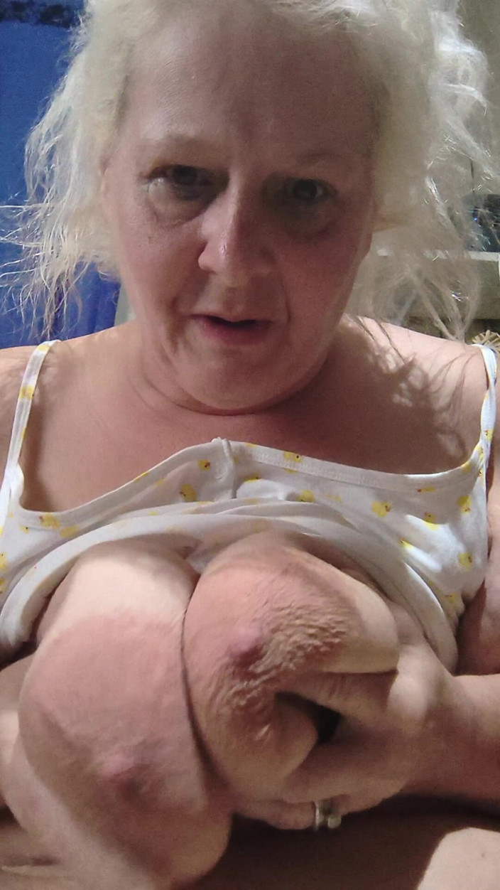 HerculesnVENUS: Cheirando seu corpo tem ambos muito duro e gostosa