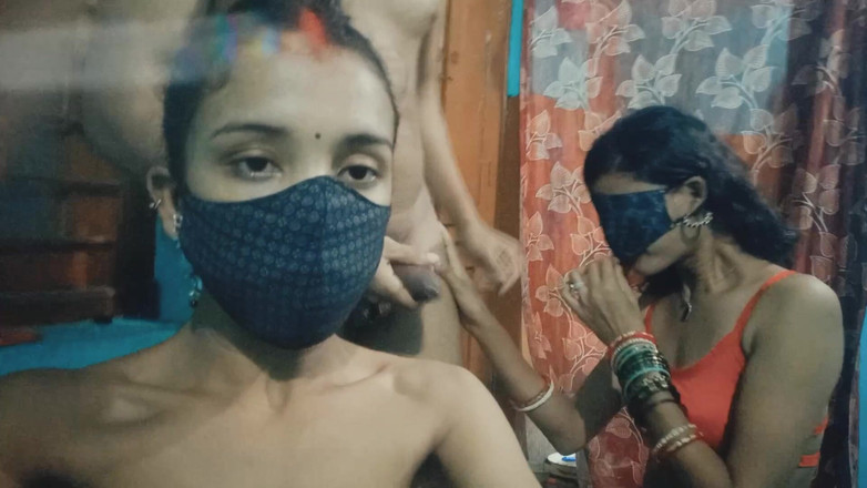 Hot_Monika: 2人のBhabhiは、ハードセックスのためにいたずらなDevarとファックし、Bhabhiは処女のティーンDevarにファックを教える