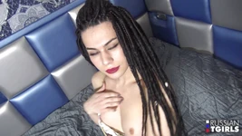La bella trans russa Alexandra Ramovich diventa cattiva