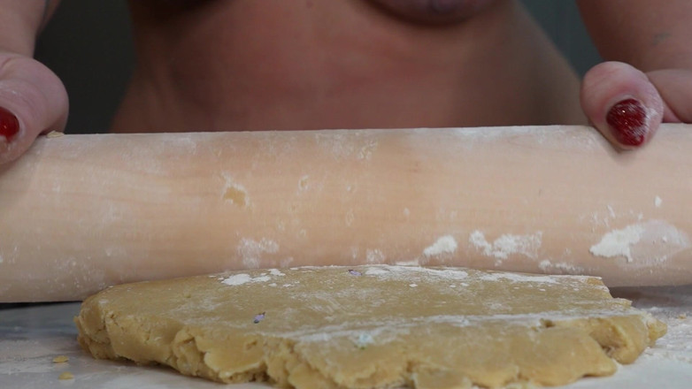 Sasha Curves: Giantess Step-mom's Bad Baking
