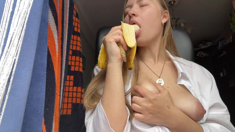 Stacy_via: Manželka se rozhodla škádlit svého milence a natočila video s banánem