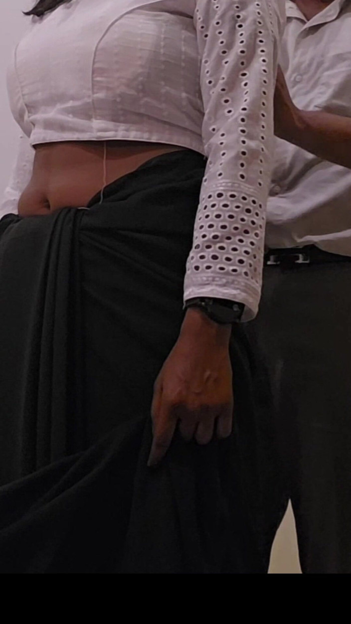 SafeRosebush8: Video sex cặp đôi lan truyền đã lan truyền trong một ngày