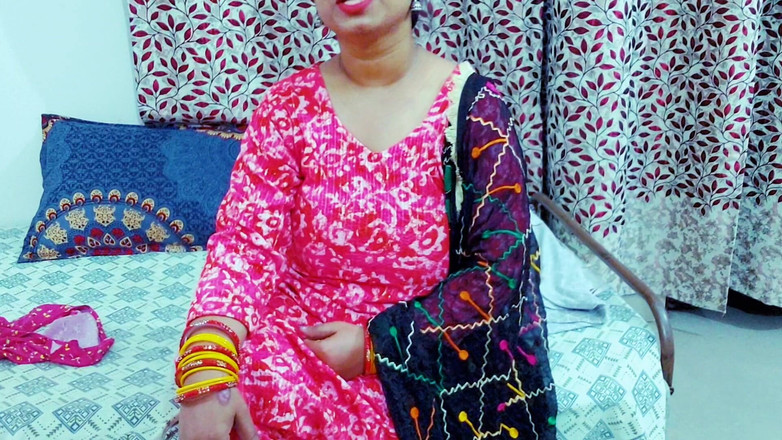 Desi Pari Bhabhi: Sexy XXX macecha tvrdě šuká až do orgasmu s hindským zvukem...