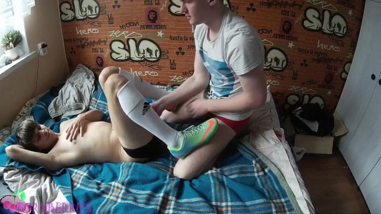 Ethan Alex: Honění zadku twink fotbalových podkolenek