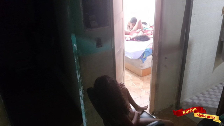 Karinamello: Nachytal jsem svoji nevlastní sestru a nevlastního otce při sexu...