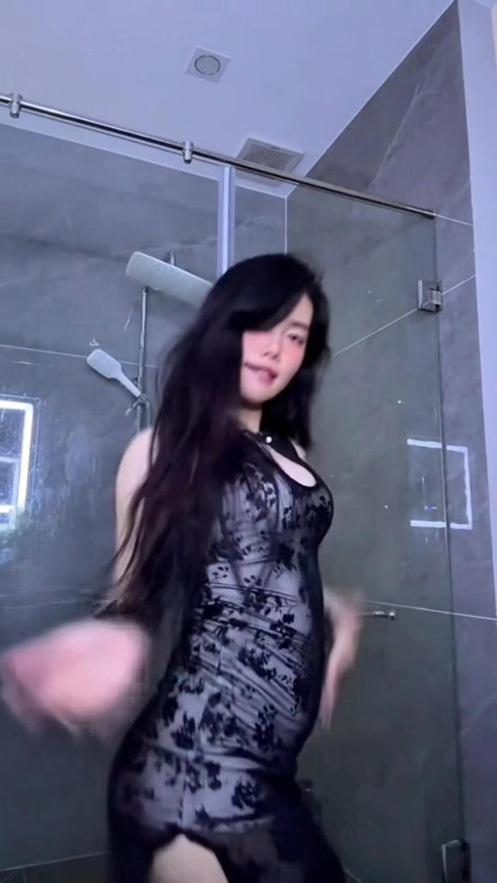 Qi Queen: Cose Attraenti Nascoste Dietro Video Di Ballo Sexy