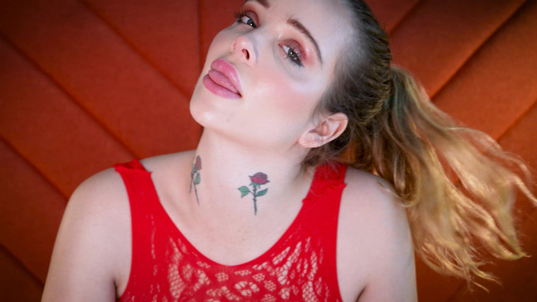 Aliya Brynn: Aliya Brynn Twerks Naked in Seductive Strip Tease