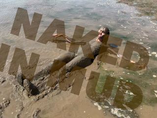 Wamgirlx: Fată cu noroi din estuar care se joacă goală