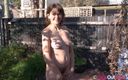 Girls Out West: Calda ragazza mora si toglie il bikini e si masturba...