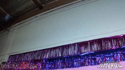 Immoral Live: Krissy Lynn goza tanto que seu clitóris dobra de tamanho!